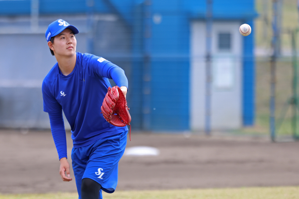 "성영탁 스타일" '307억 쇼크' 고민 빠뜨린 에이스 공백, 사령탑이 …