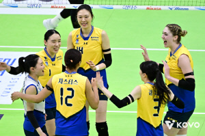 '부상에 눈물 펑펑' 도로공사 1패 이상의 충격…'진땀승' 현대건설 1위 맹추격[수원 리뷰]