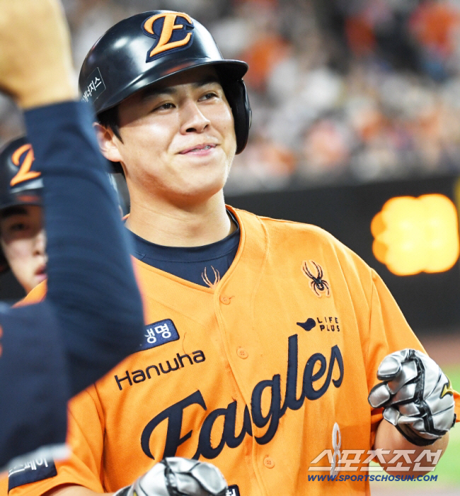 노시환에 밀릴 게 없는데, 아니 더 낫다고 볼 수도 있는데...307억 …