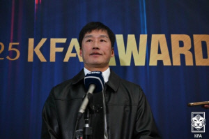 '흙수저'→'대한민국 최고 감독' 이정효 감독은 여전히 높은 곳을 본다...