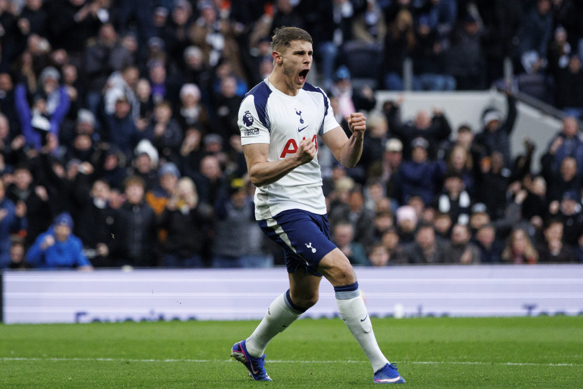 '이러니 임시 감독을 무시하지' '강등 위기' 토트넘 '부주장' 센터백 …