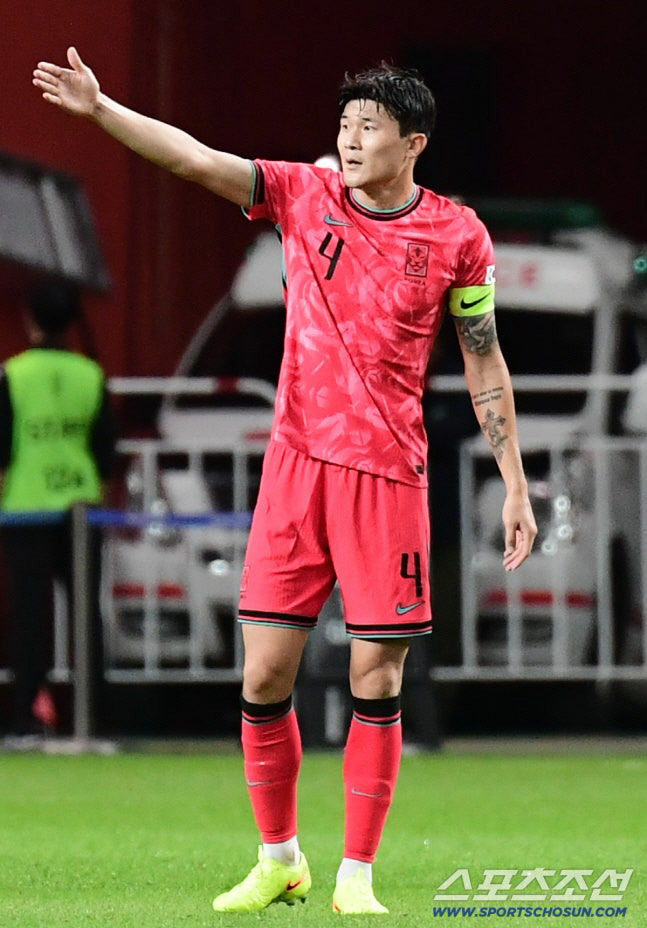 "韓 축구 '21호' 프리미어리거 나오나!" '괴물수비수' 김민재 첼시 …