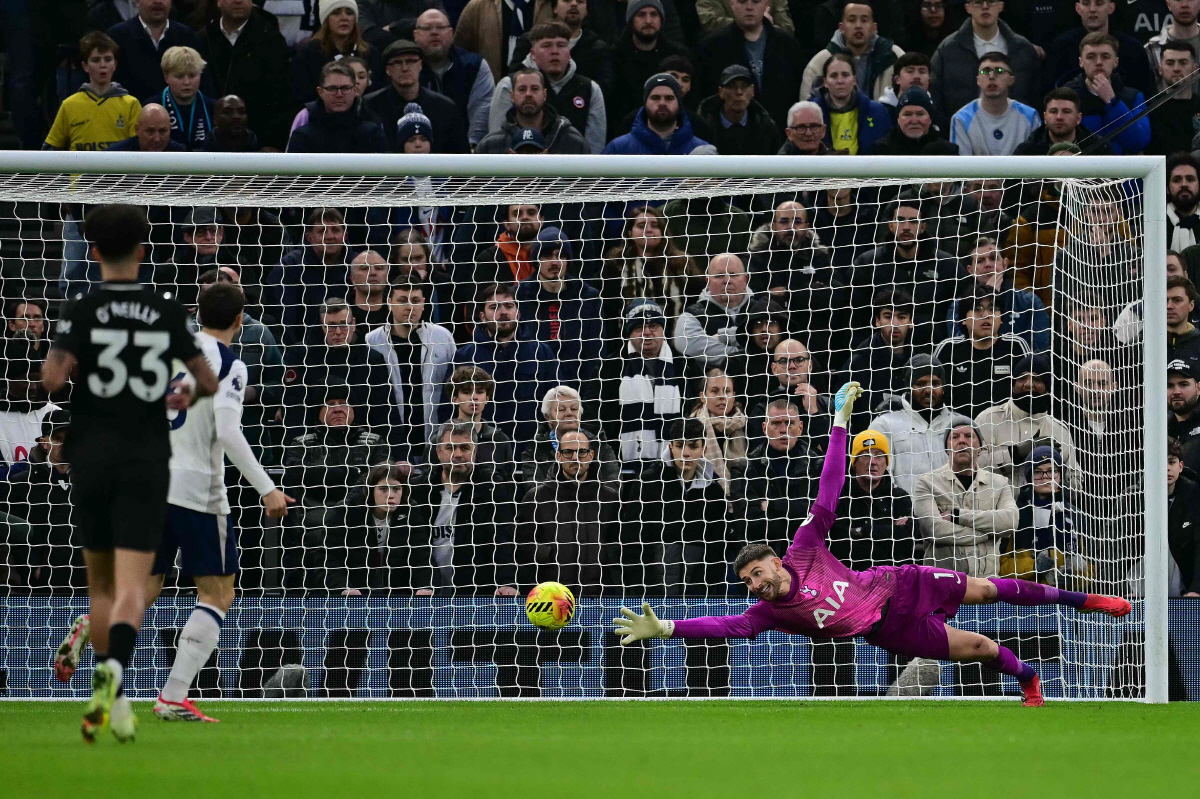 '수호신+빛카리오'로 불렸는데→골키퍼 충격 방출! '돌풍의 랑스 수문장'…