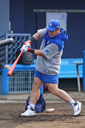 돌아온 우승청부사, 이승엽 이을 최고 포텐 슬러거와 속닥속닥, 도대체 무슨 일이?