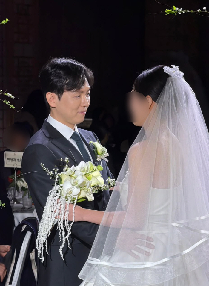 '나솔' 20기 영수, 결혼 깜짝 발표 "♥아내에 자석처럼 끌려"[전문]