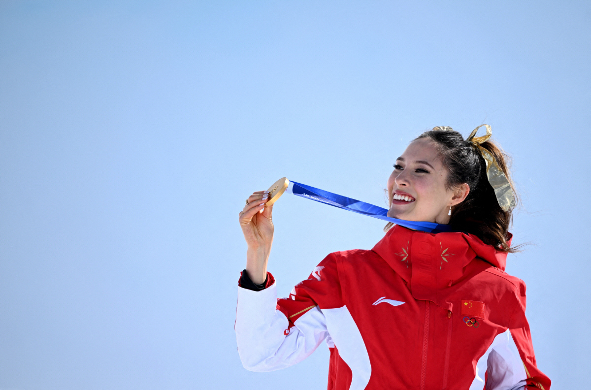 "공산주의 중국 정부가 자본주의 선전 도구로 이용해 웃겨" 저격 비판..…