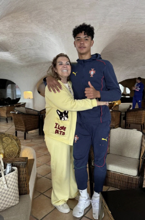 이러다가 포르투갈산 홀란 되겠네...15살 호날두 아들 미친 성장, '964골' 아빠보다 크다 '2m 육박'