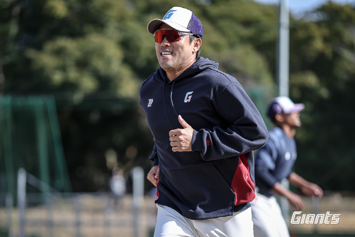 주장 생일 케이크를 바닥에 쏟았다! → 어수선한 롯데, 이것으로 '액땜'…