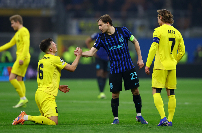 "호돈신 시절이 그립다" 인터밀란, 노르웨이 변방팀에 패해 챔스 광탈 '산시로 대참사'…세리에A 전원 아웃 '예약'→"예견된 몰락의 길"