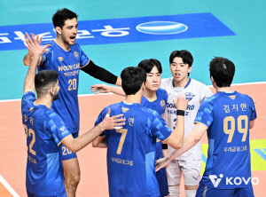 회장님 오신날, 화끈하게 이겨버렸다...우리카드, 파죽의 5연승 '봄 배구 보인다!' [장충 현장]