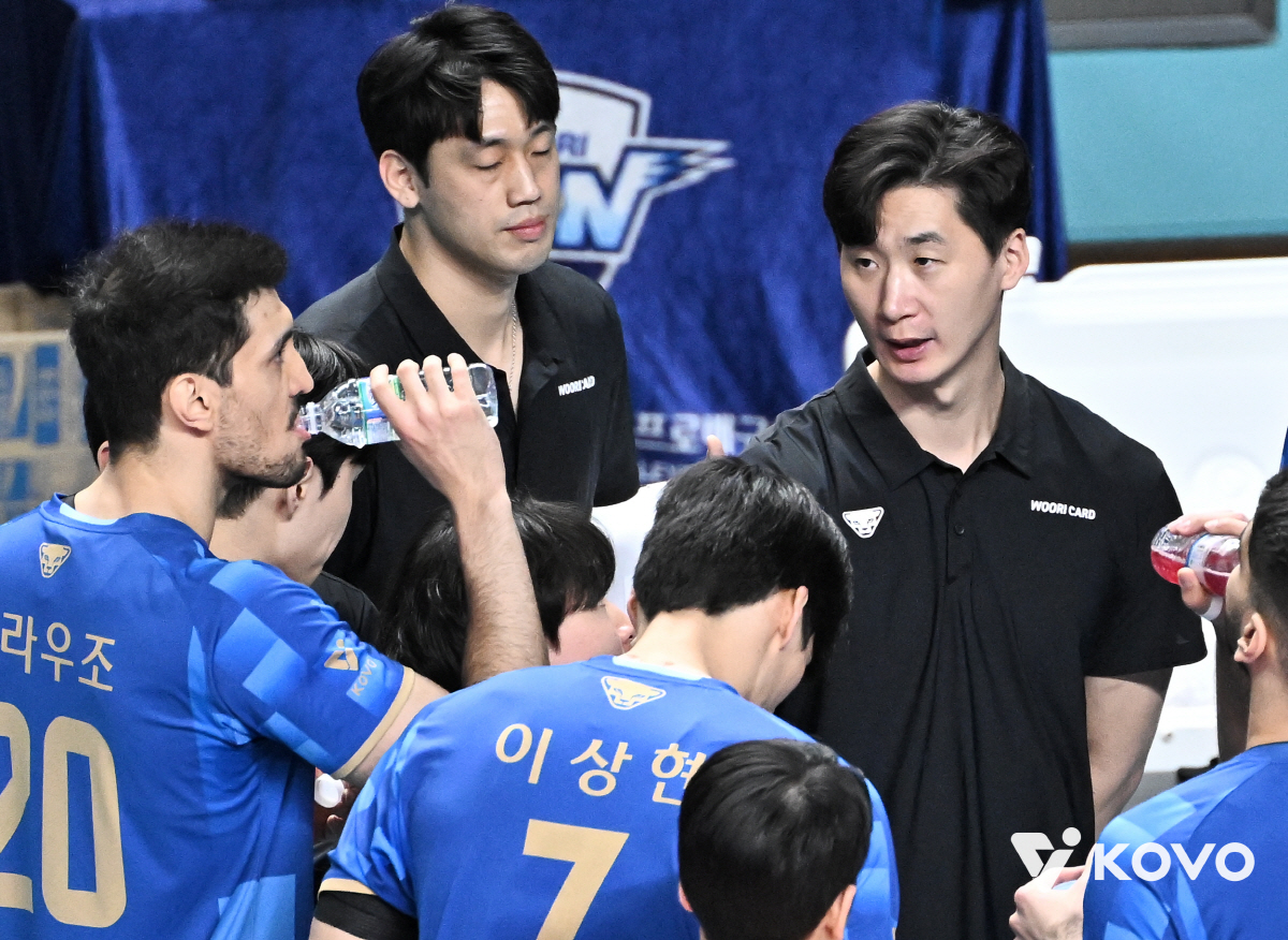 회장님 오신날, 화끈하게 이겨버렸다...우리카드, 파죽의 5연승 '봄 배…