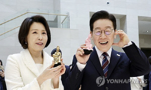 李대통령, '우리들의 이순신' 특별전 관람…金여사 동행