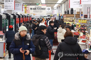 고물가에 닫힌 지갑…작년 실질 소비지출, 코로나 후 5년 만에↓