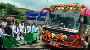 인도-방글라데시 버스 운행 1년 반 만에 재개…