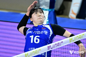 '득점 3위' 에이스 부상이탈 → 19세 신인 2연속 서브로 끝냈다! '젊은피 대반란' 기업은행, 페퍼 잡고 4위 도약