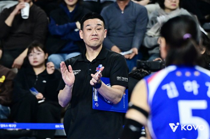 '득점 3위' 에이스 부상이탈 → 19세 신인 2연속 서브로 끝냈다! '젊은피 대반란' 기업은행, 페퍼 잡고 4위 도약