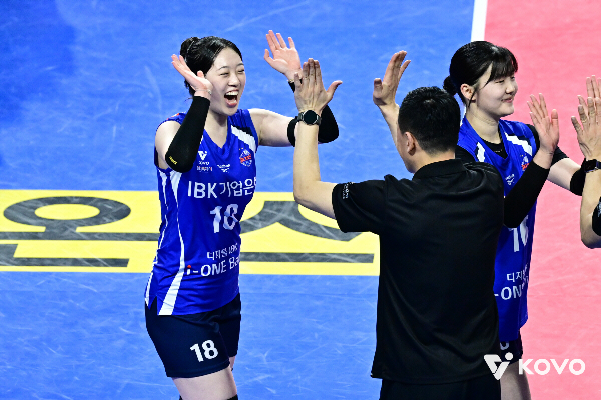 '득점 3위' 에이스 부상이탈 → 19세 신인 2연속 서브로 끝냈다! '…