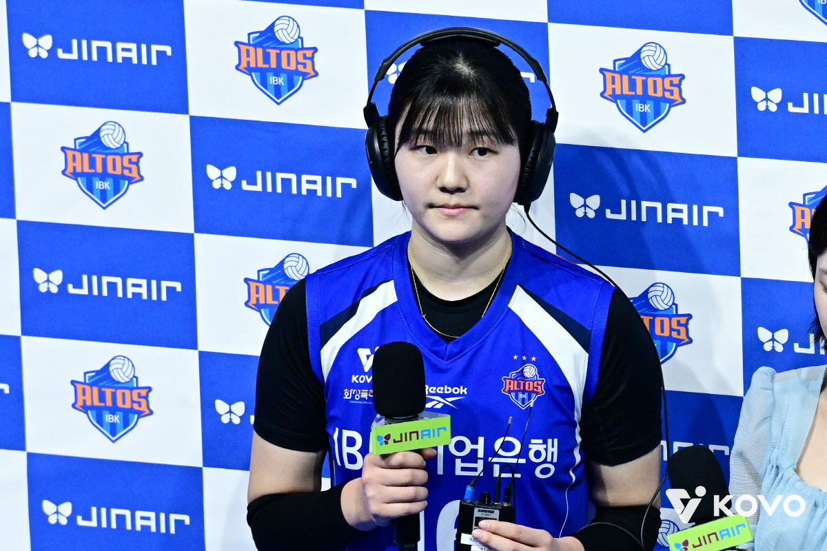 '득점 3위' 에이스 부상이탈 → 19세 신인 2연속 서브로 끝냈다! '…