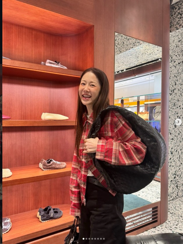 고현정, 가방이 더 커 보이는 '뼈마름'…