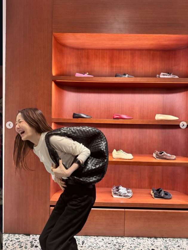 고현정, 가방이 더 커 보이는 '뼈마름'…"건강 괜찮나" 걱정 가득