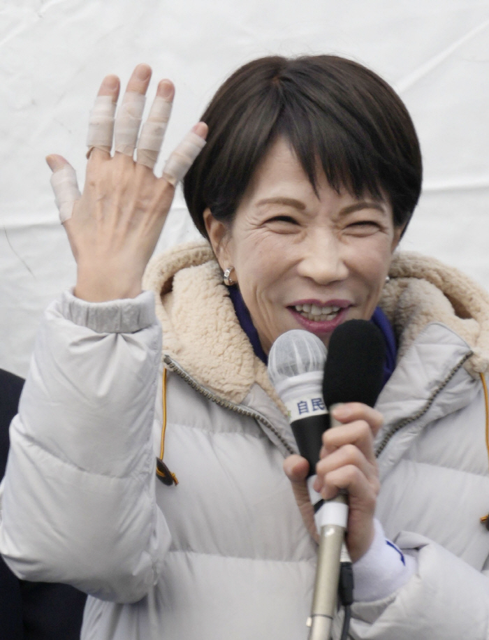 관심 집중 WBC 한일전 그냥 넘길 수 없지, 한신 열성팬 다카이치 총리 시구 검토, 3년 전엔 기시다 총리가 나서[민창기의 일본야구]