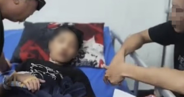 눈 감기 전 "엄마가 그랬어"…12살 소년, 계모가 끓는 물 먹여 숨져