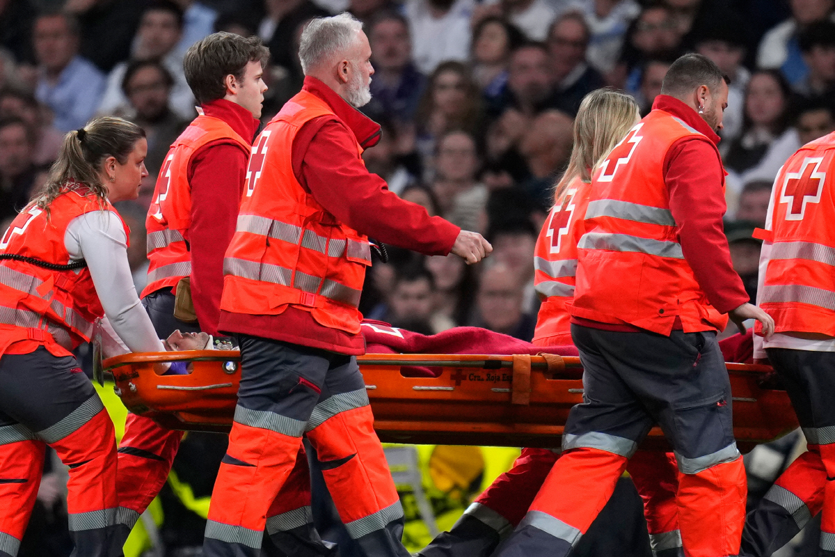 비니시우스 UCL 16강행 축포에도 웃지 못한 레알, 충격의 '팀킬'→끔…