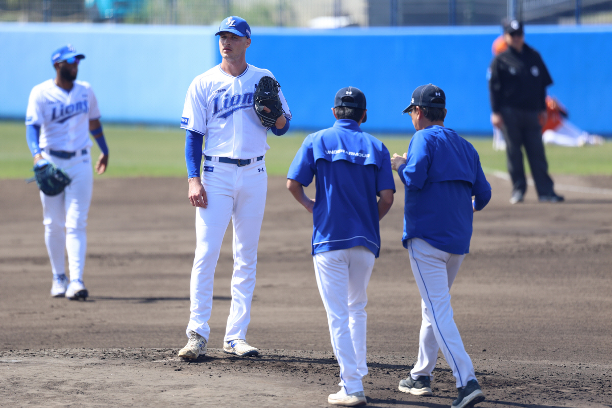 [오키나와속보]삼성 대형악재 충격! 매닝, 팔꿈치 통증 귀국→검진 후 교…