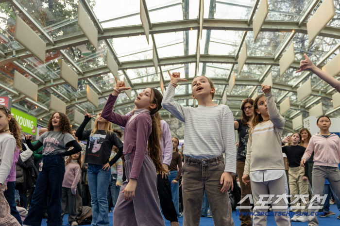 "한국 좋아!" 밀라노 코리아하우스 역대급 대박! 총3만2656명 찾았다...K-팝 댄스, K-뷰티 클래스 폭발적 인기, '케데헌' 뮷즈 솔드아웃 열풍[공식발표]