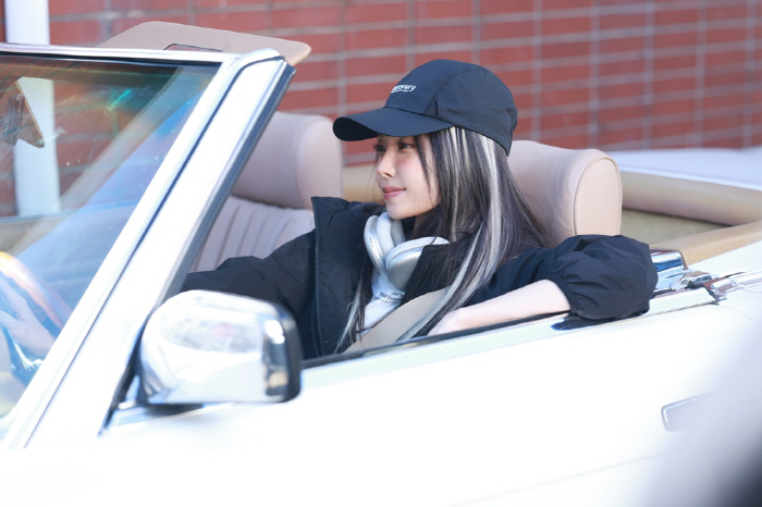 손나은, 탄탄한 복근 자랑…트레이닝복 입어도 굴욕 없네