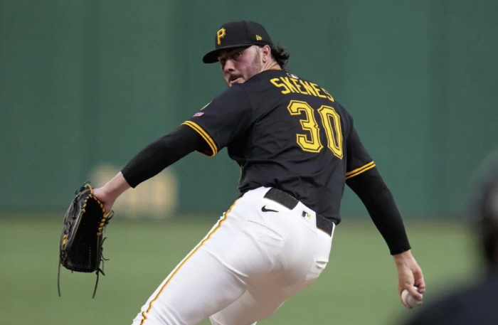 美 대표팀 에이스 초정밀 기계에 당했다! 2.54㎜ S→B로 둔갑시킨 거포, 그래도 99마일로 4K 호투