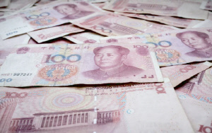 10살 아들 용돈을 재혼 비용으로 쓴 父…법원 판단은?