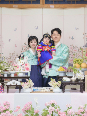 심형탁♥사야, '꼬마 도령' 子 하루 돌잔치...완전체 가족사진