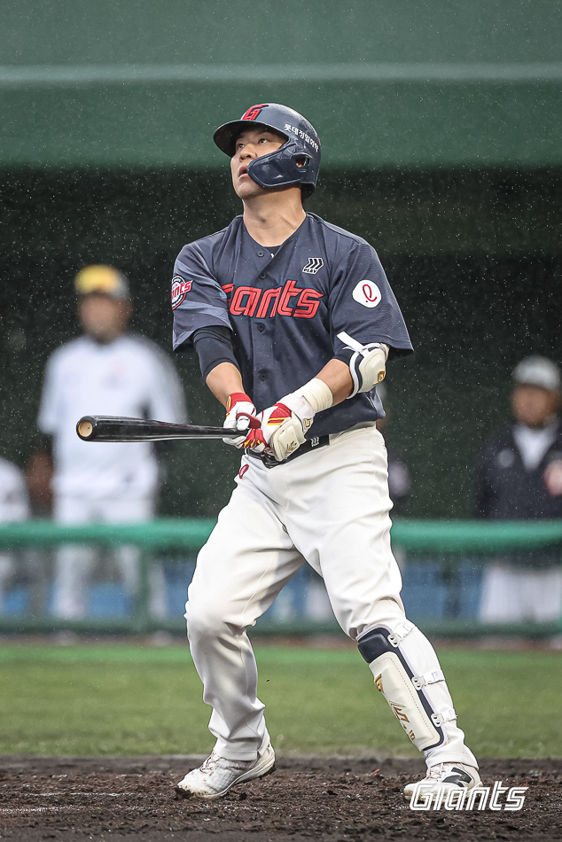 김민성 만루포 쾅! 롯데, 두산전 6-2 리드 3회 노게임 → 오히려 좋…