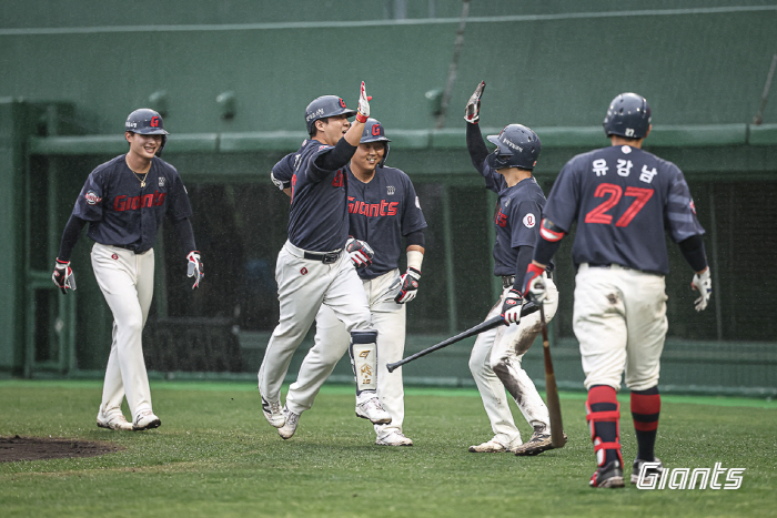 김민성 만루포 쾅! 롯데, 두산전 6-2 리드 3회 노게임 → 오히려 좋아! [미야자키 현장]