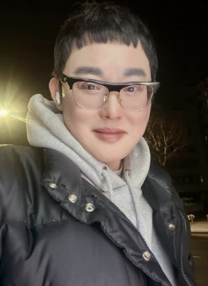 확 달라진 황재근 