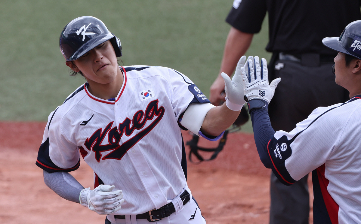 "백투백 치고 올게" 약속이 현실로… '우상향' 대표팀, 2003년생 '…