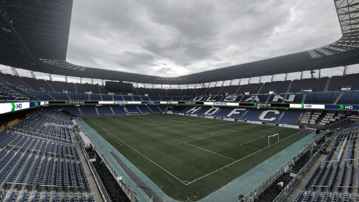 울산 HD, 호랑이굴에 360도 LED 장착…개막전서 달라진 홈경기 연출…
