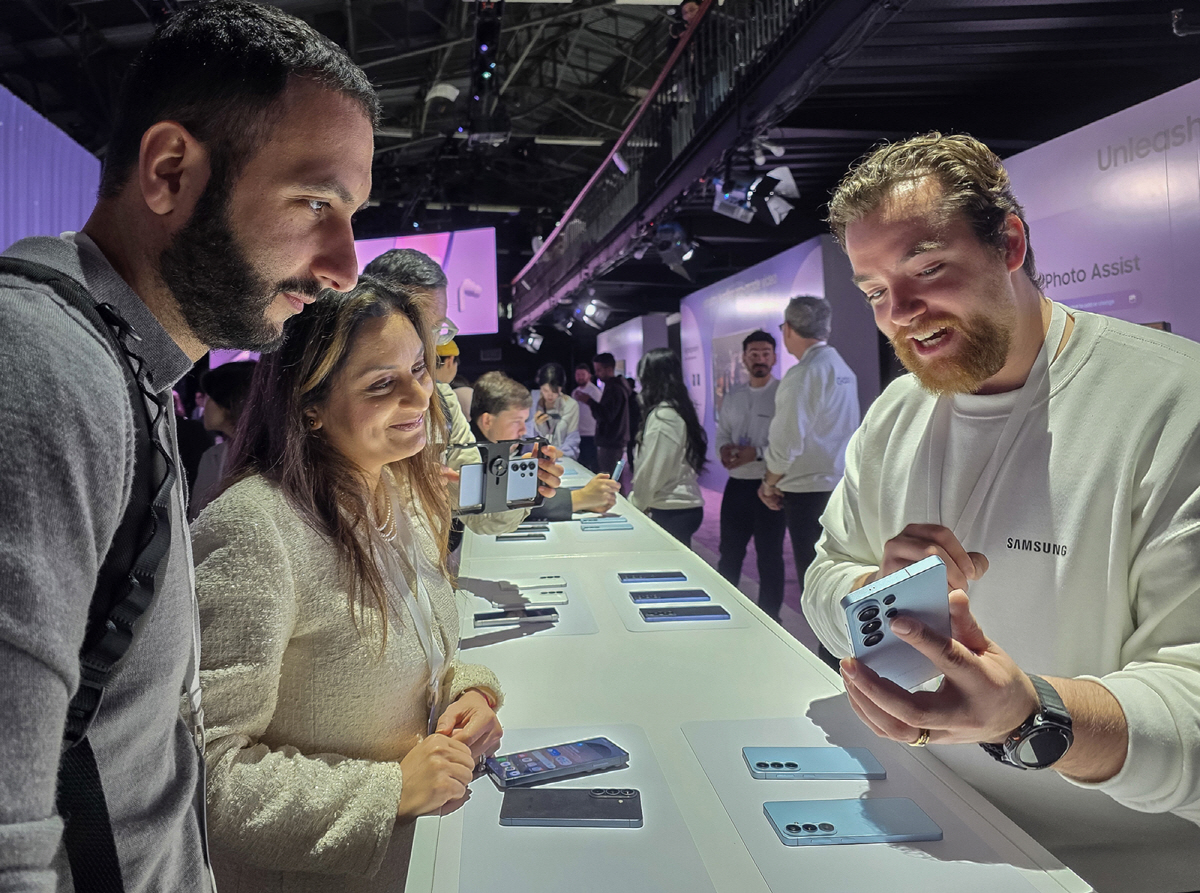 삼성전자, AI폰 '갤S26 시리즈' 공개…기능 제안·전문가 수준 카메라…