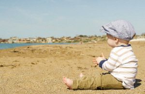 아이 또래보다 잘 못 걷고 말 늦다면, 발달 지연 의심