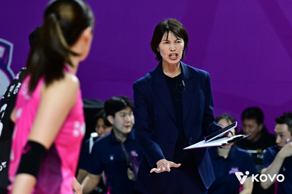 "레베카 6득점? 잘 아시지 않나" 77분 무기력 완패에 한숨 내쉰 日명…