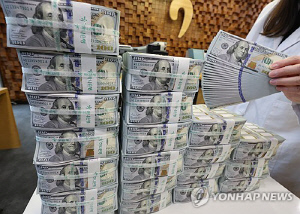 달러-원, 야간서 1,430원 돌파 마감…위험회피에 10원 넘게 뛰기도