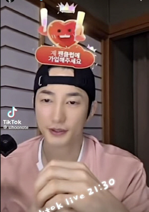 50세 박시후, 라이브 방송서 앙증맞은 머리띠까지...억대 수익설 '솔솔'