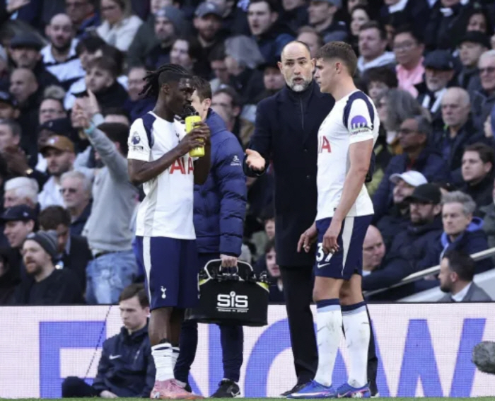 "판더펜의 감독 지시 패싱? 사실이 아냐!" 아스널전 대패후 루머 일파만…