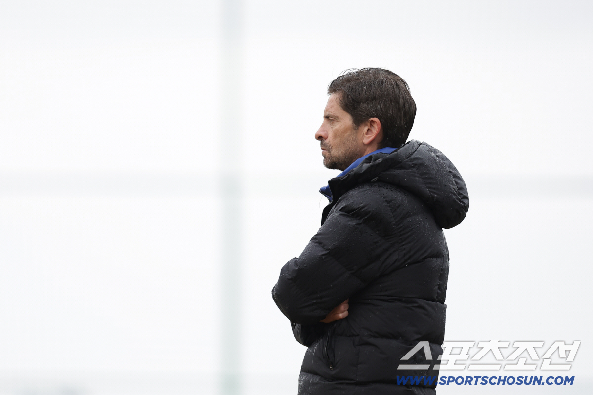 "악몽은 끝! 팬들에게 행복 주러왔다" 삼일절 광주와 홈 개막전,코스타 …