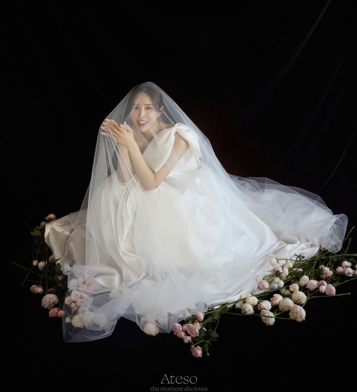 “행복한 미소 가득” 예비 신부 신지, ♥문원 없는 웨딩 화보 공개