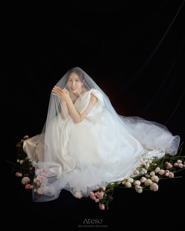 '5월의 신부' 신지, ♥문원과 결혼식 앞두고…순백의 웨딩 화보[SC이슈…