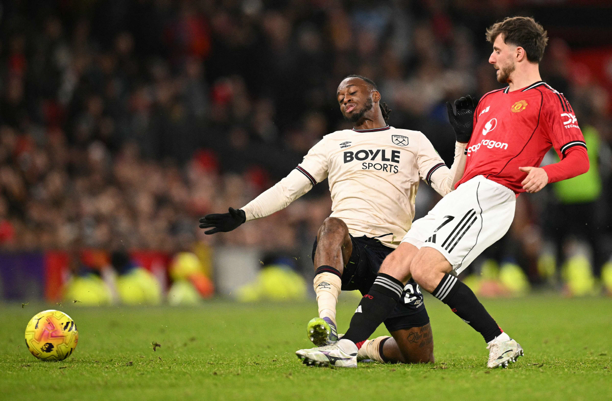 "맨유 시절, 난 제일 우울했다" 935억 풀백 충격 고백..."혼자서 …