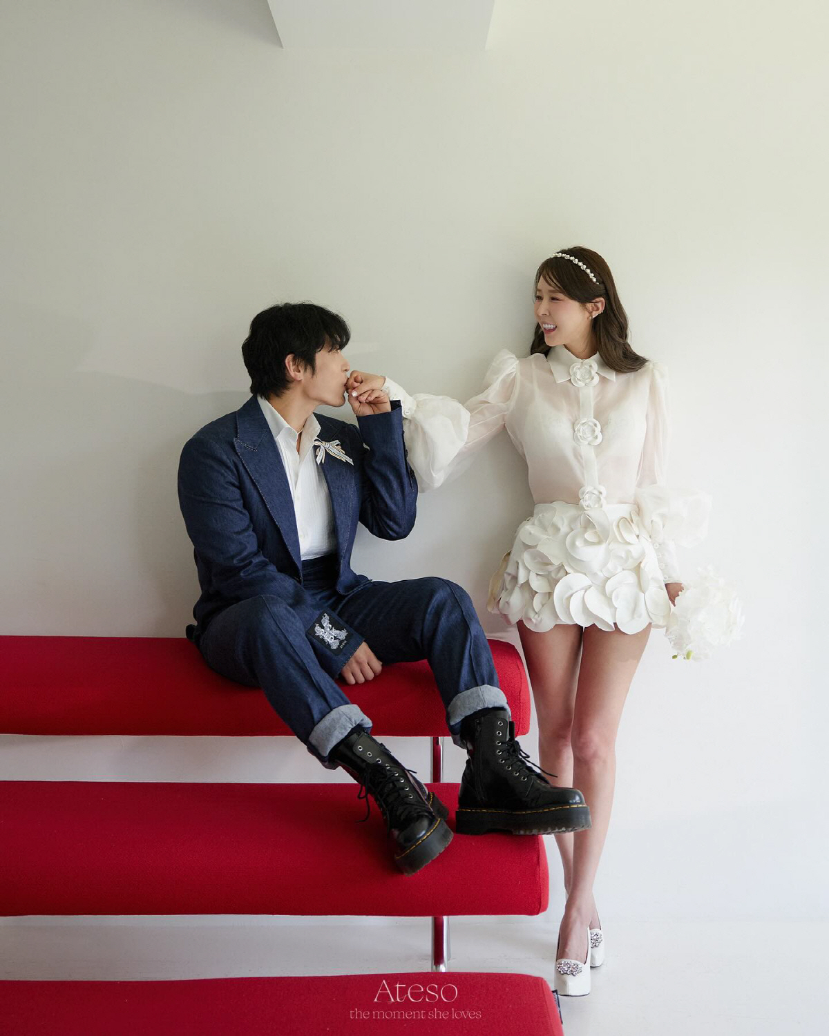 마이크 잡은 신지♥문원, 웨딩 화보 공개...'5월 결혼' 앞둔 부부의 …