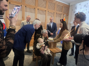 한국전 참전 네덜란드 노병, 헤이그 韓대사관서 94번째 생일잔치